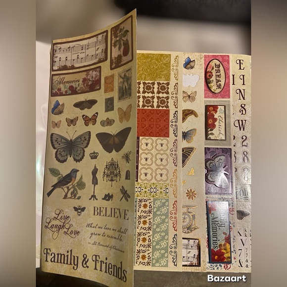 Deluxe scrapbooking book ( over 600 pieces) - Picture 3 of 5